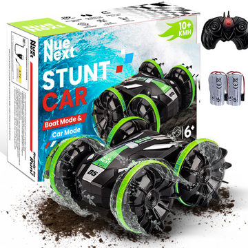 Nuenext RC Bestuurbare Hot Wheels-Auto & Boot Groen in actie met afstandsbediening op modderige en natte ondergrond