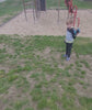 Korte montage van 3 verschillende kinderen die buiten spelen met radiografisch bestuurbare auto's. 